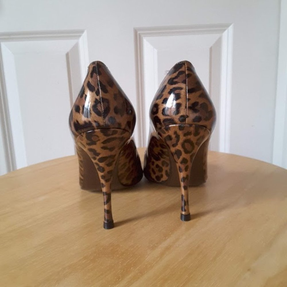stuart weitzman leopard heels
